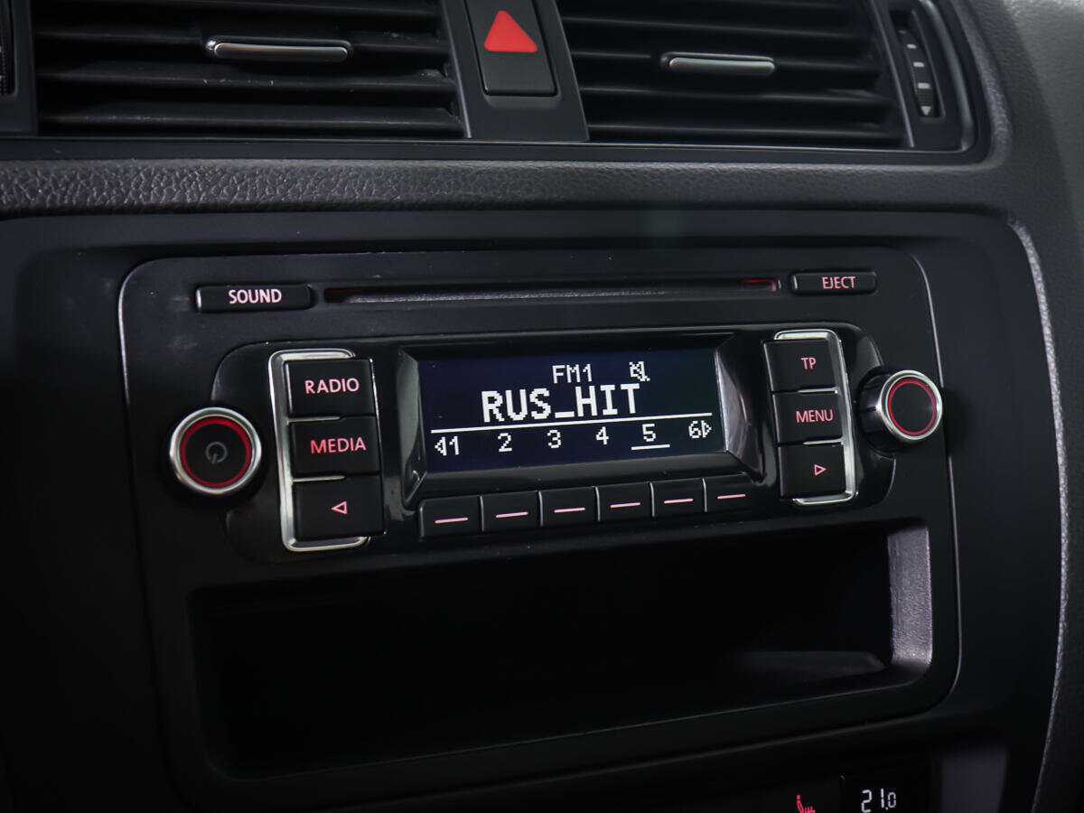 Volkswagen Jetta с пробегом — 2012 год. Фото: #13