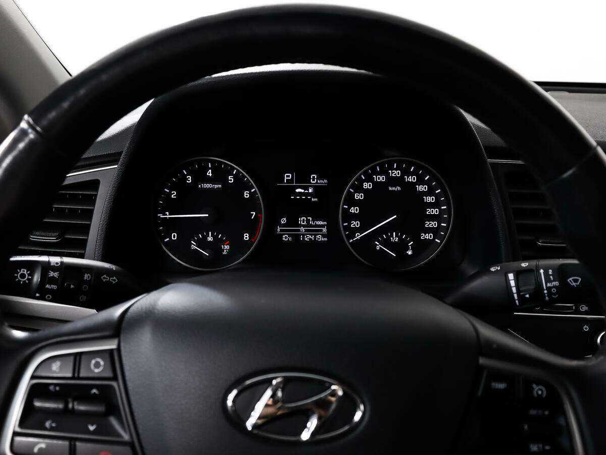 Hyundai Elantra с пробегом — 2017 год. Фото: #15