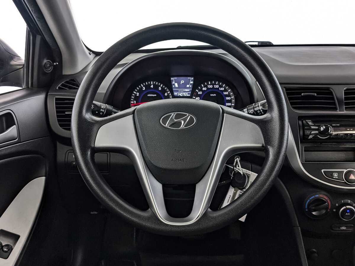 Hyundai Solaris с пробегом — 2013 год. Фото: #17