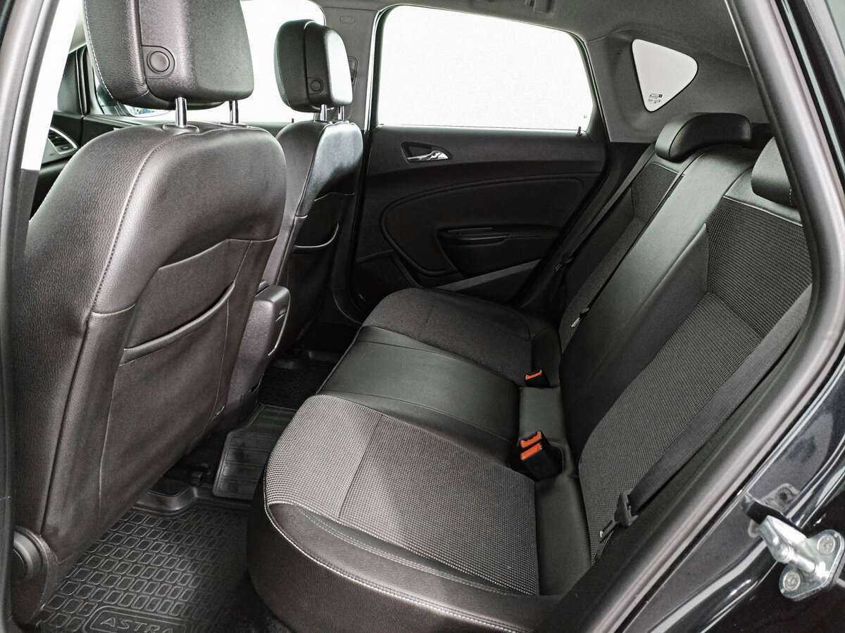 Opel Astra с пробегом — 2012 год. Фото: #9