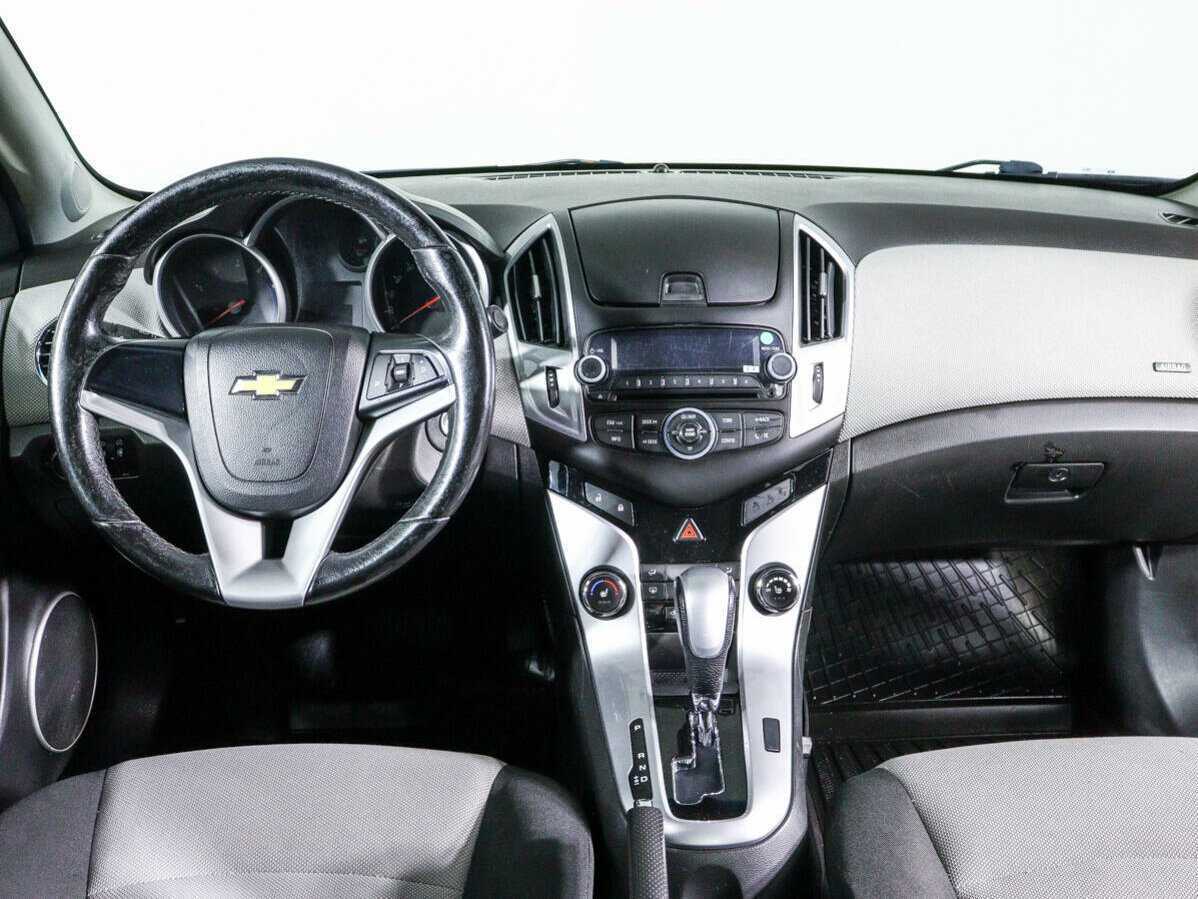 Chevrolet Cruze с пробегом — 2012 год. Фото: #11