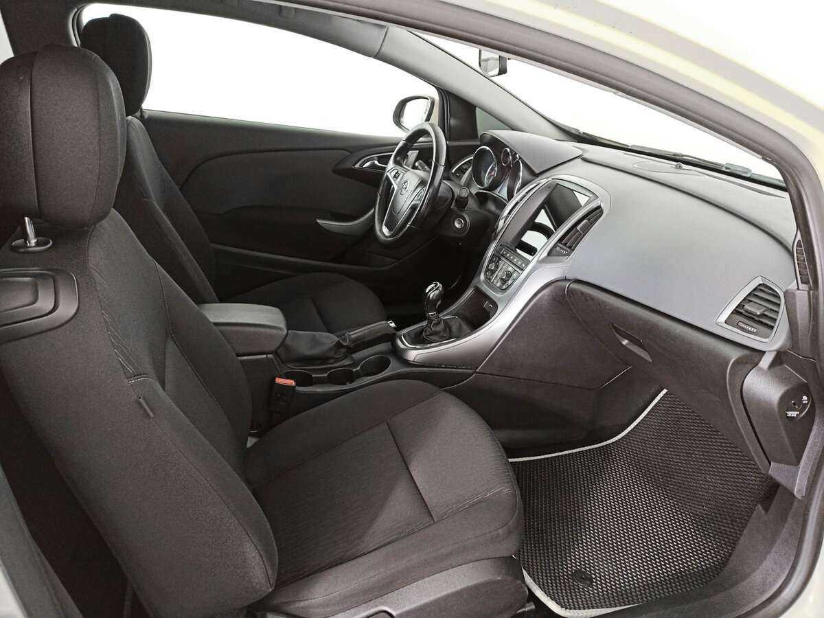 Opel Astra с пробегом — 2014 год. Фото: #6