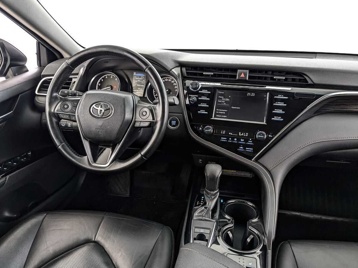 Toyota Camry с пробегом — 2019 год. Фото: #16