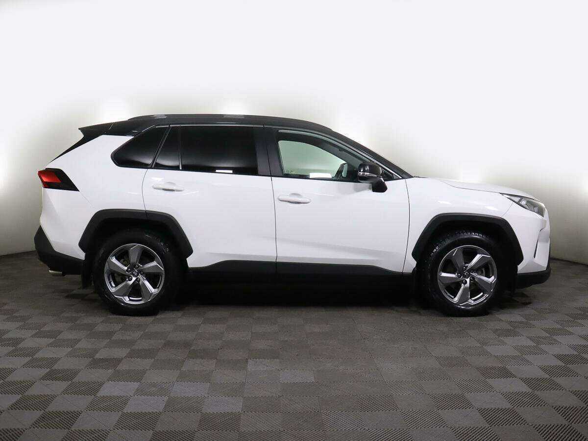 Toyota RAV4 с пробегом — 2020 год. Фото: #2
