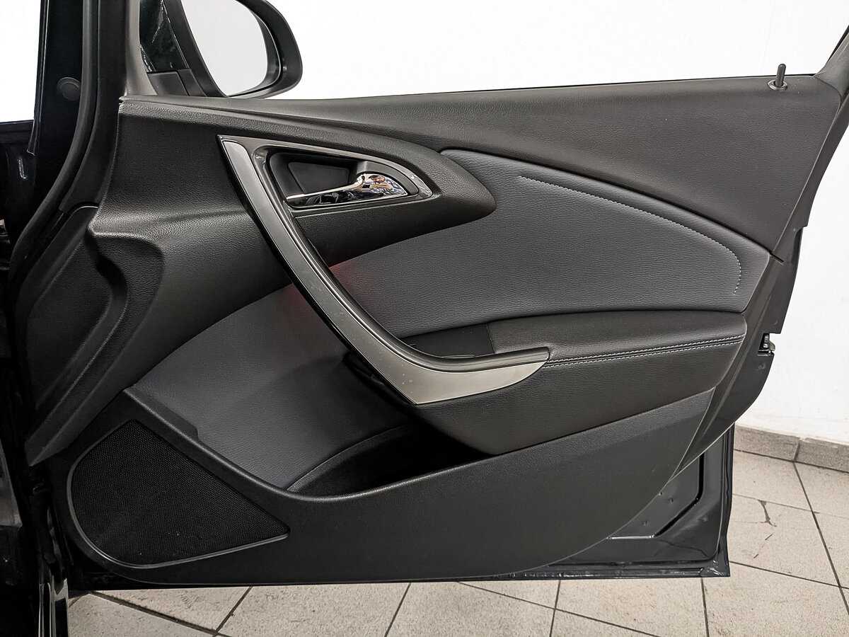 Opel Astra с пробегом — 2014 год. Фото: #21