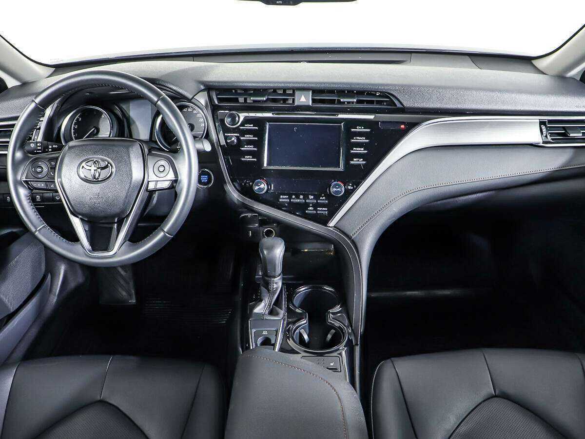Toyota Camry с пробегом — 2020 год. Фото: #10