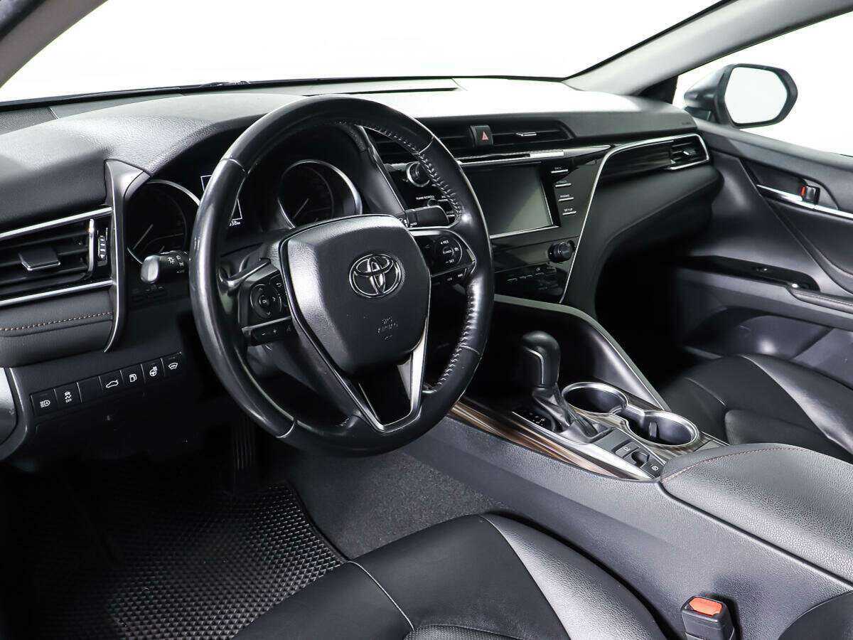 Toyota Camry с пробегом — 2018 год. Фото: #12