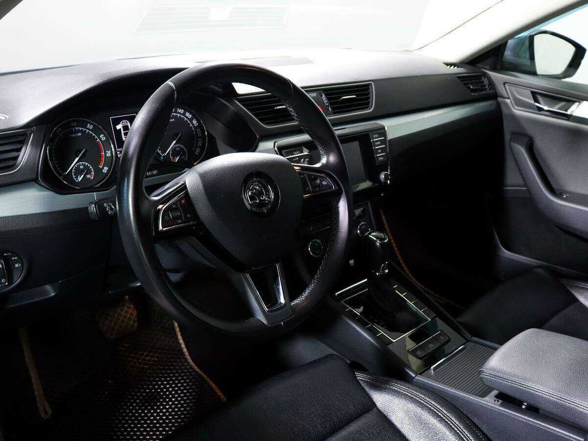 Skoda Superb с пробегом — 2015 год. Фото: #12