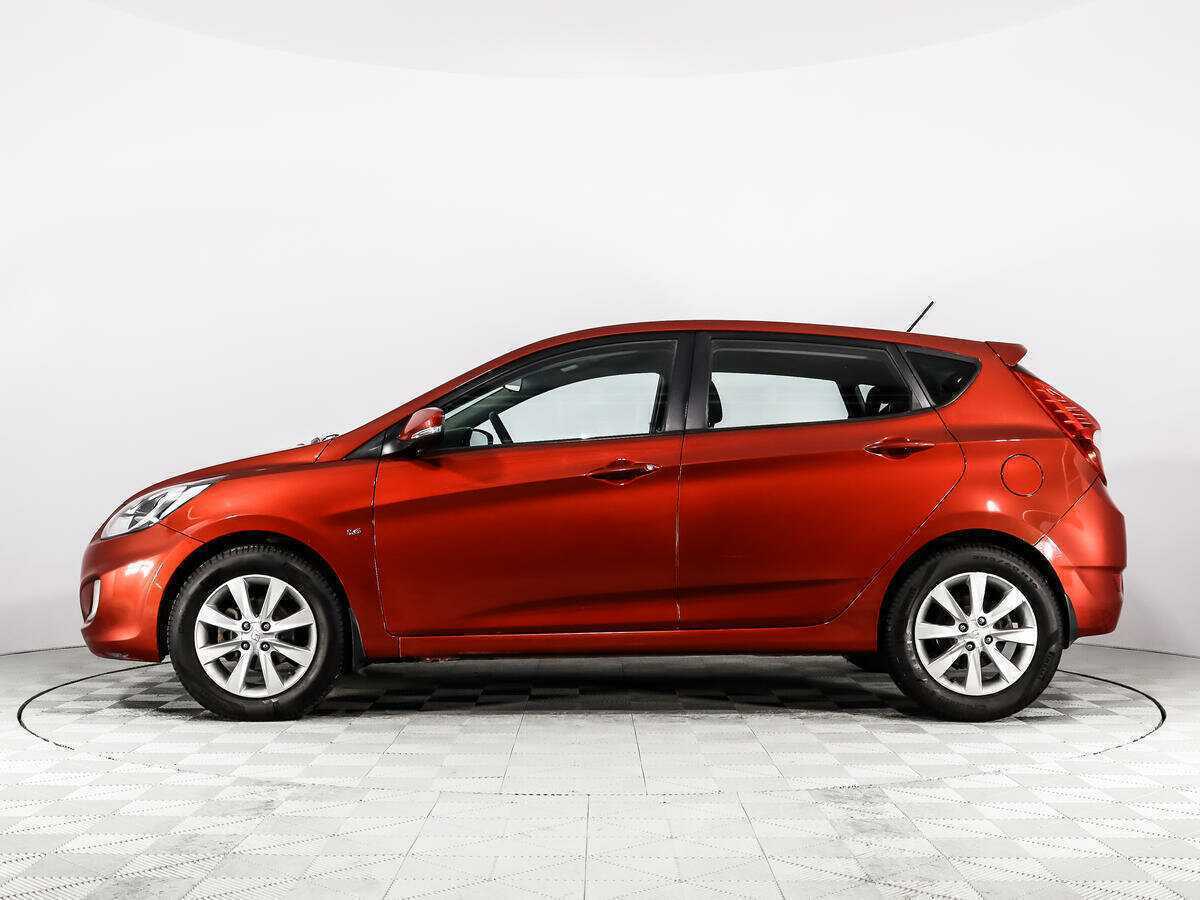 Hyundai Solaris с пробегом — 2012 год. Фото: #7