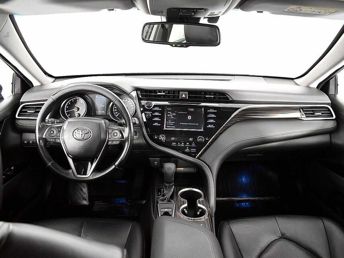 Toyota Camry с пробегом — 2019 год. Фото: #9