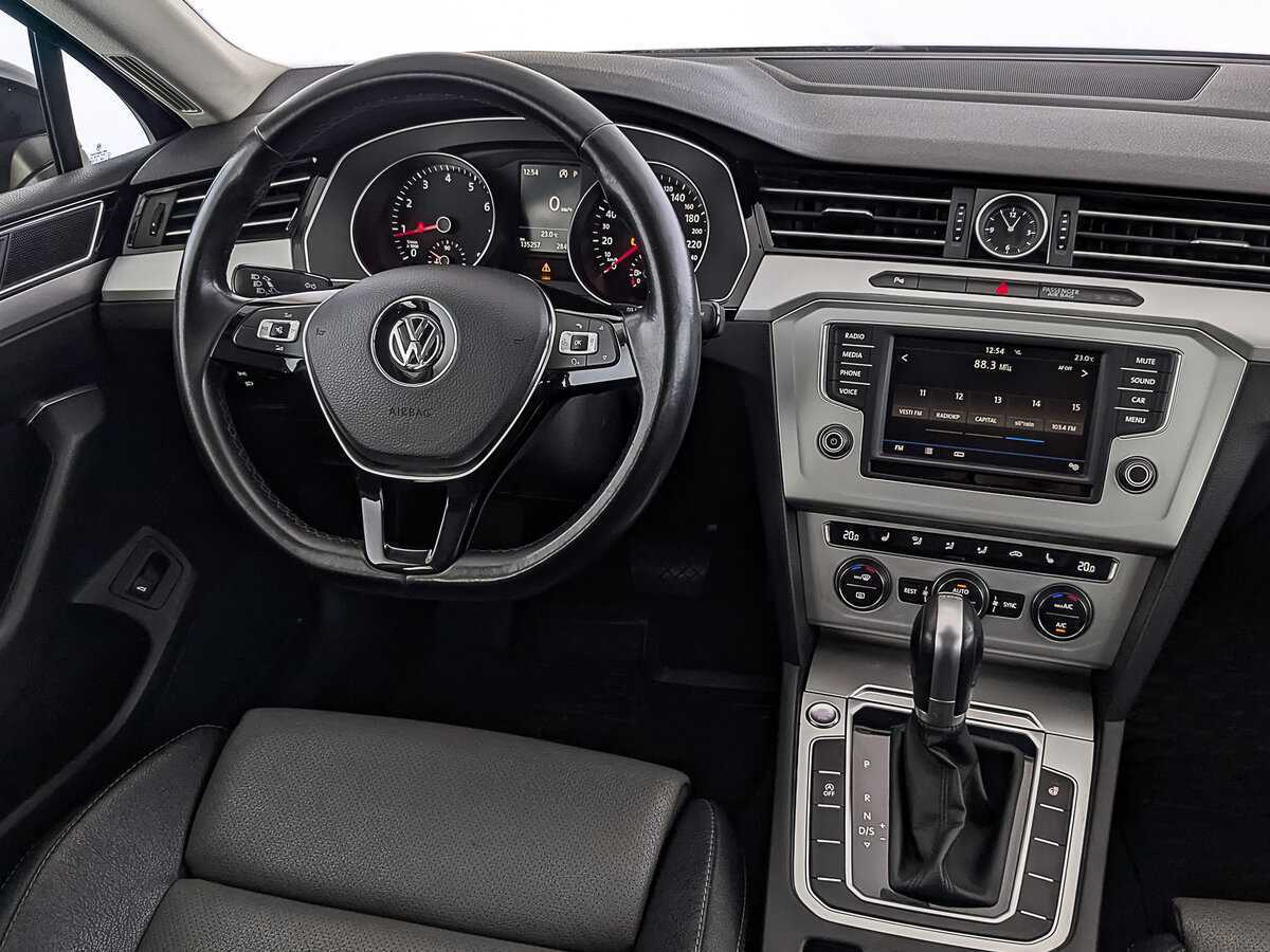 Volkswagen Passat с пробегом — 2016 год. Фото: #27