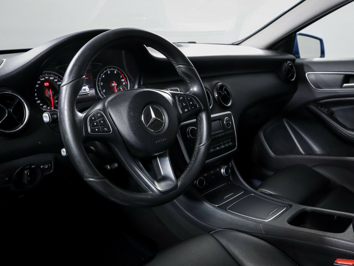 Mercedes-Benz A-Класс с пробегом — 2016 год. Фото: #10