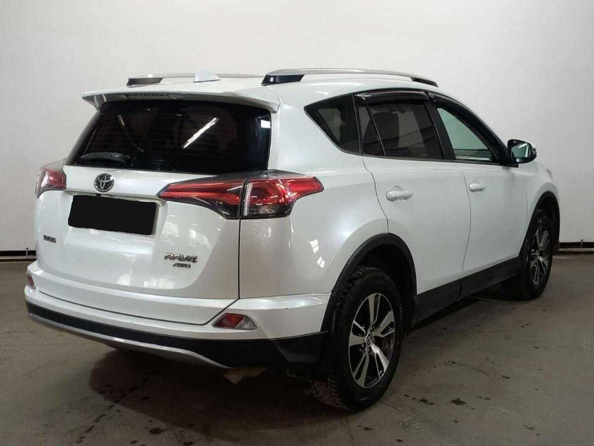 Toyota RAV4 с пробегом — 2018 год. Фото: #4