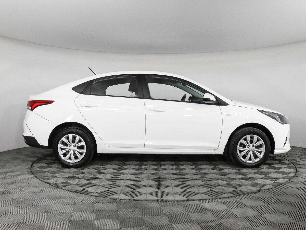 Hyundai Solaris с пробегом — 2022 год. Фото: #3