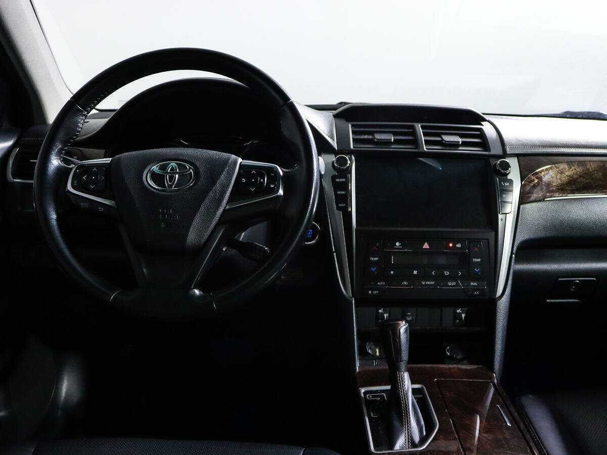 Toyota Camry с пробегом — 2018 год. Фото: #9