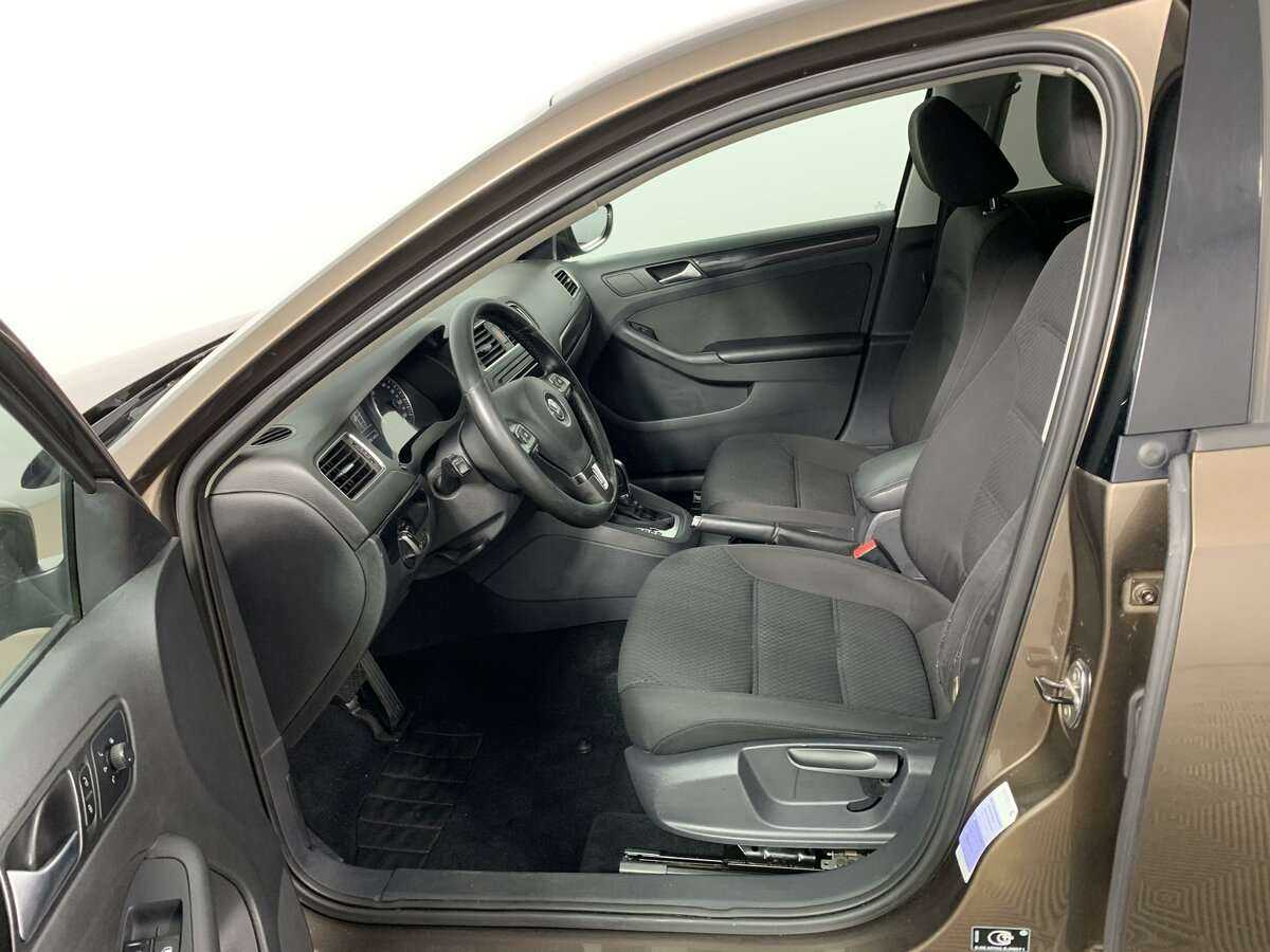 Volkswagen Jetta с пробегом — 2013 год. Фото: #13