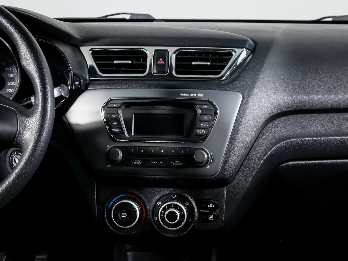 Kia Rio с пробегом — 2013 год. Фото: #10