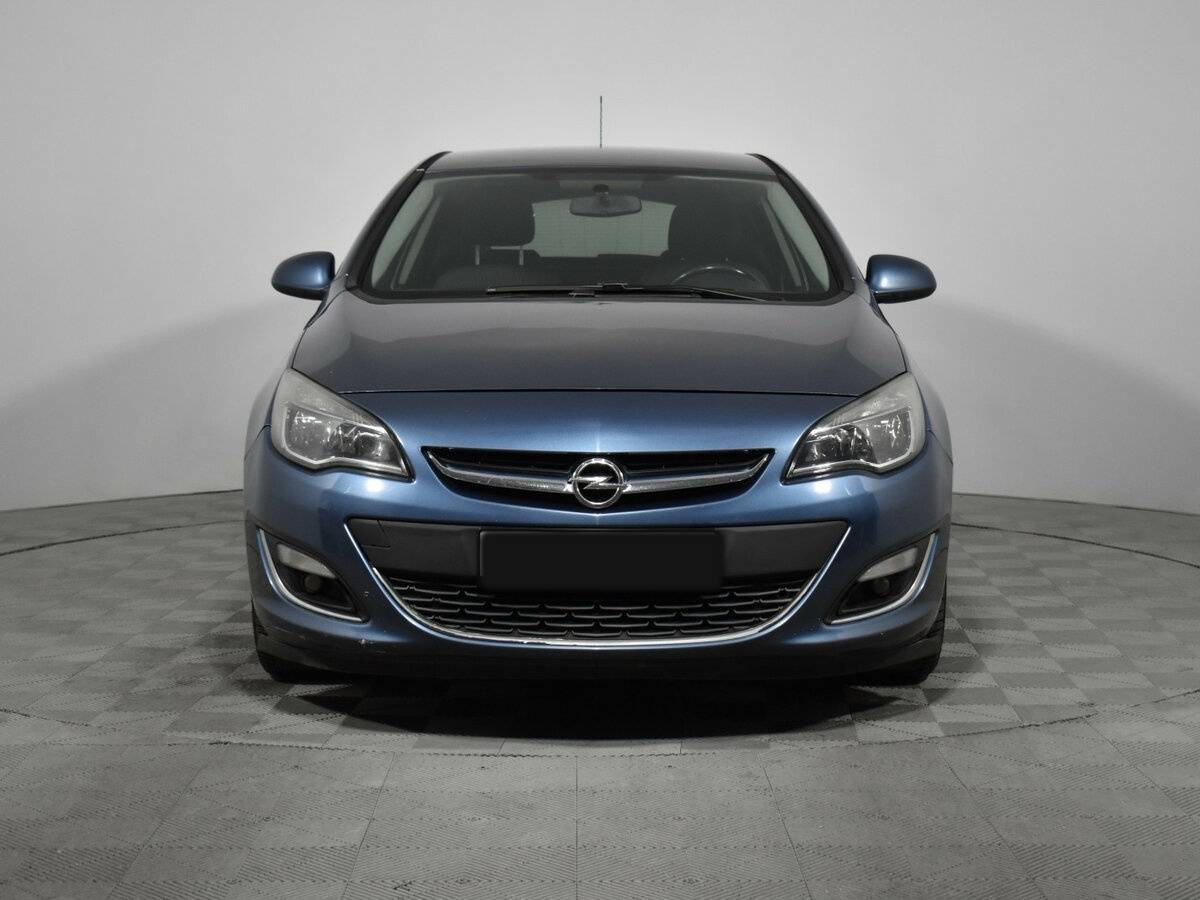 Opel Astra с пробегом — 2012 год. Фото: #1