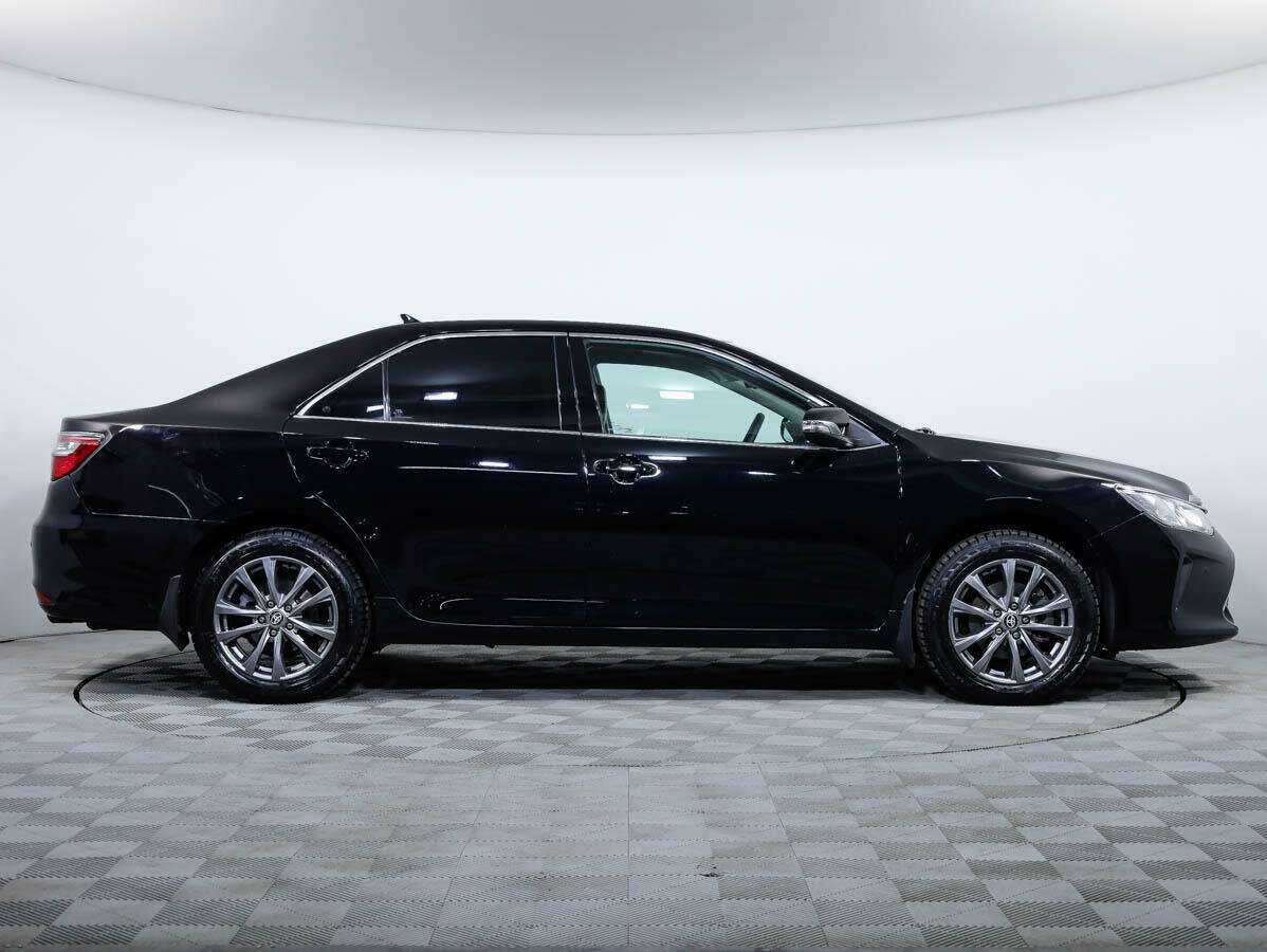 Toyota Camry с пробегом — 2016 год. Фото: #2