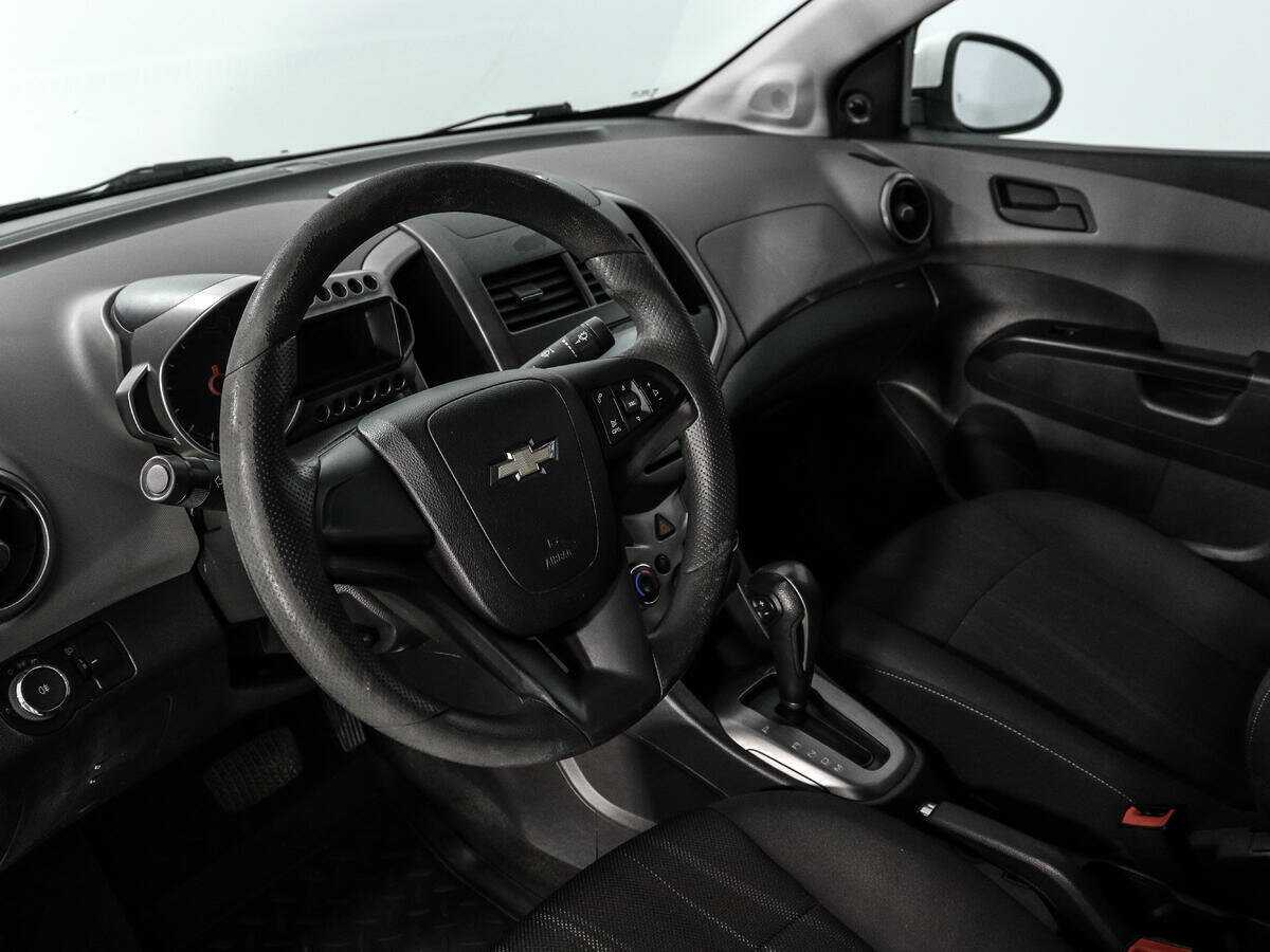 Chevrolet Aveo с пробегом — 2012 год. Фото: #8