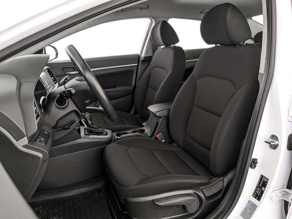 Hyundai Elantra с пробегом — 2020 год. Фото: #15