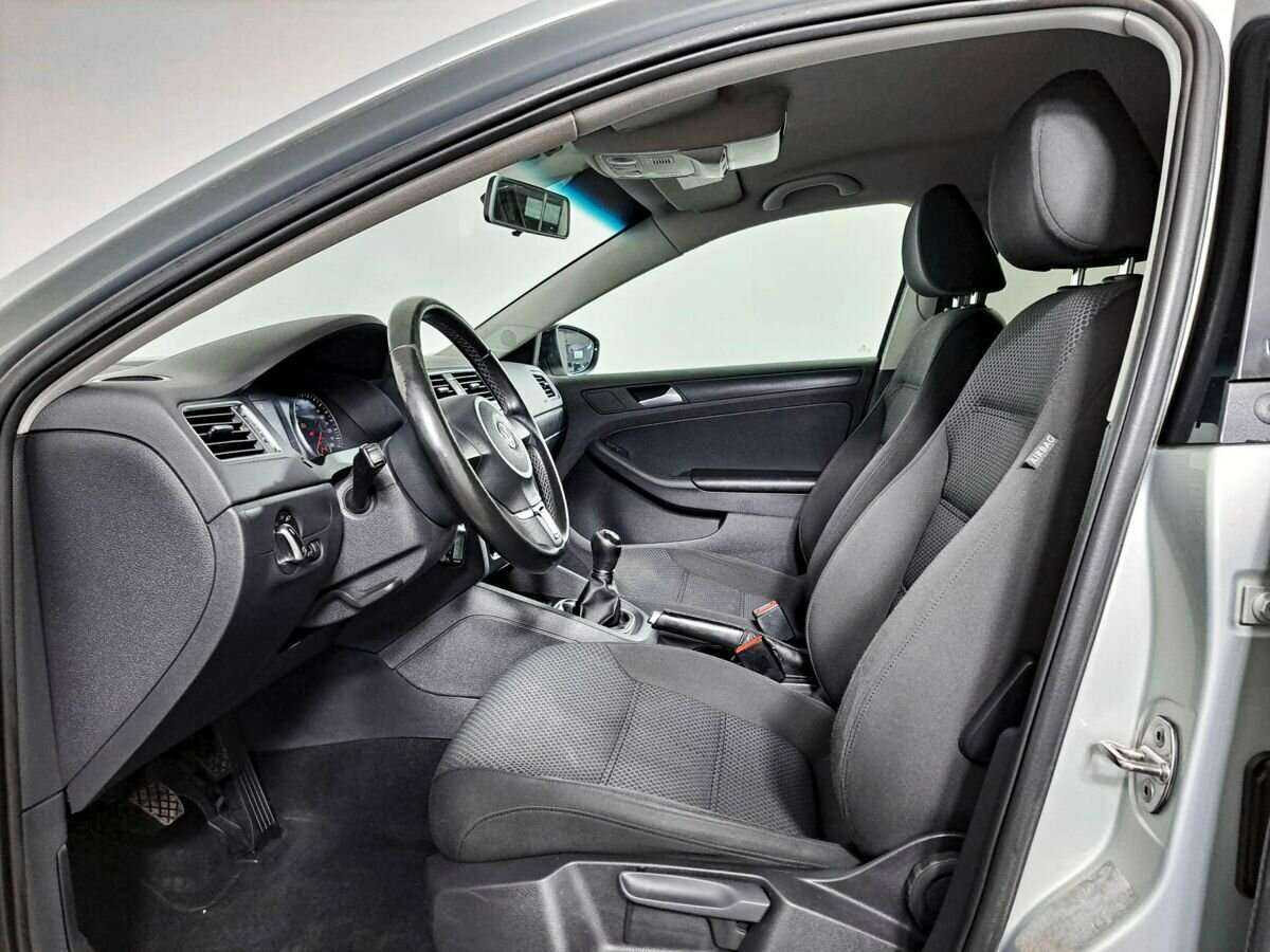 Volkswagen Jetta с пробегом — 2014 год. Фото: #11