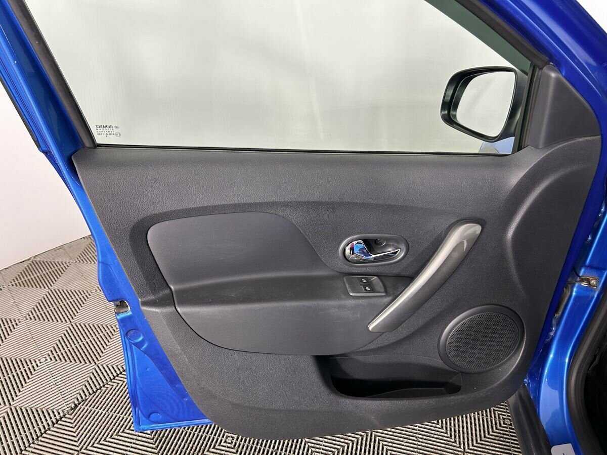 Renault Sandero с пробегом — 2016 год. Фото: #7