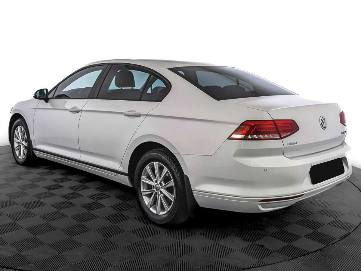 Volkswagen Passat с пробегом — 2016 год. Фото: #6