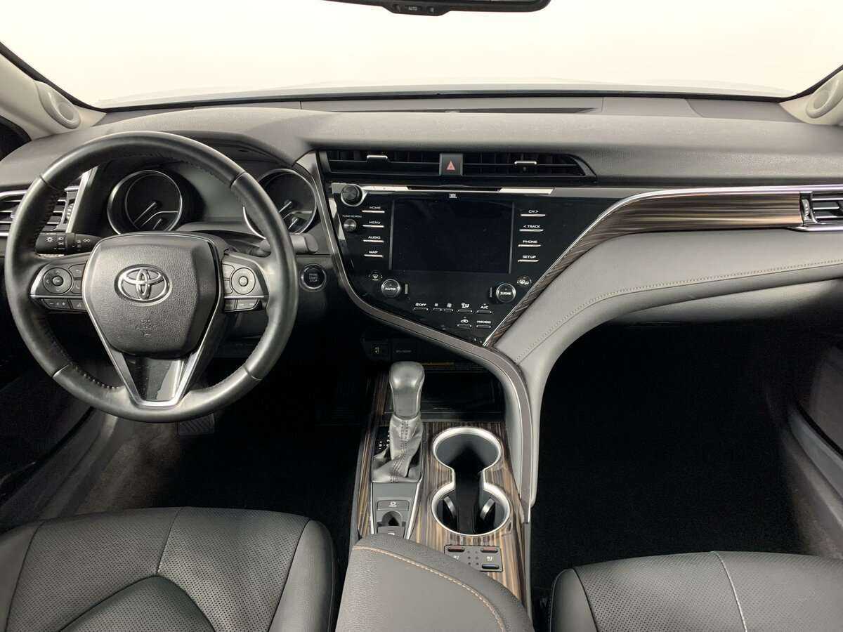 Toyota Camry с пробегом — 2020 год. Фото: #10