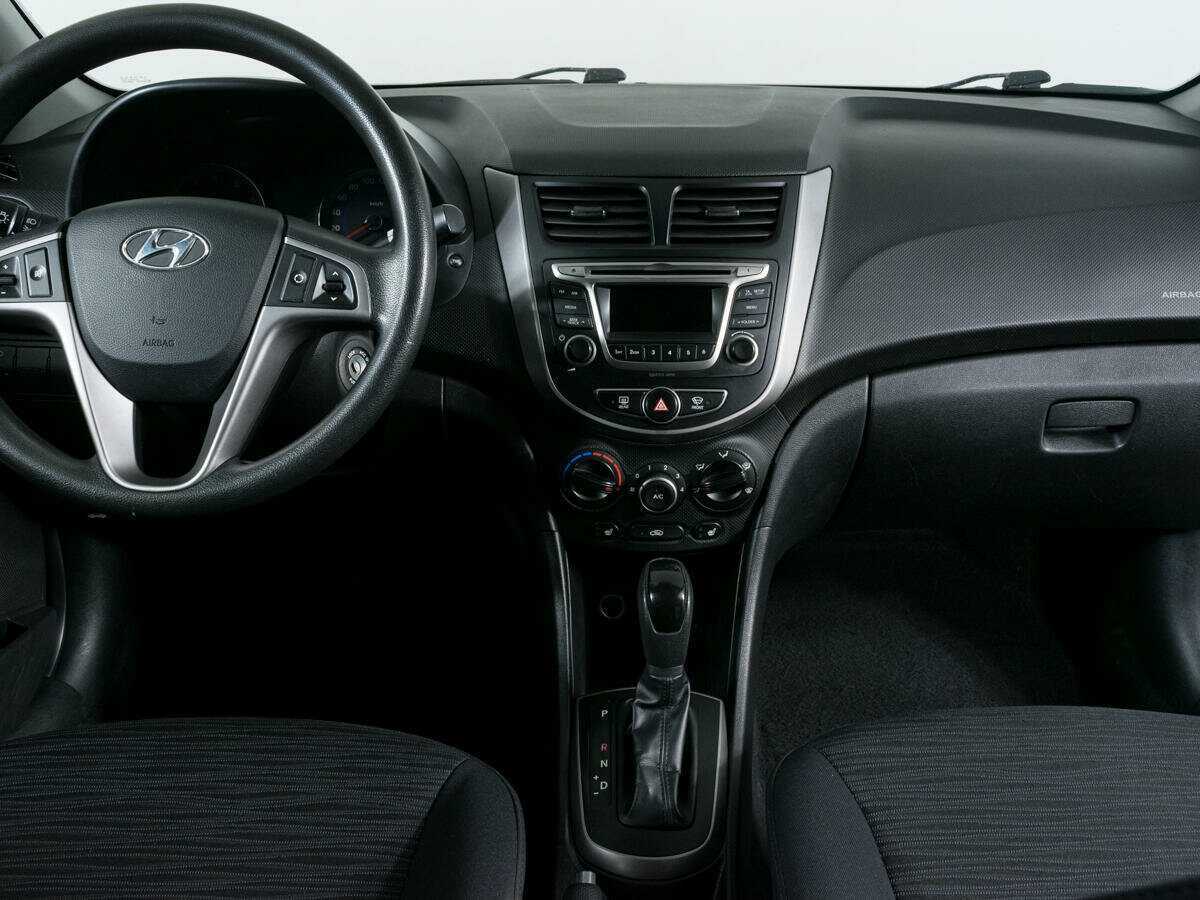 Hyundai Solaris с пробегом — 2014 год. Фото: #9