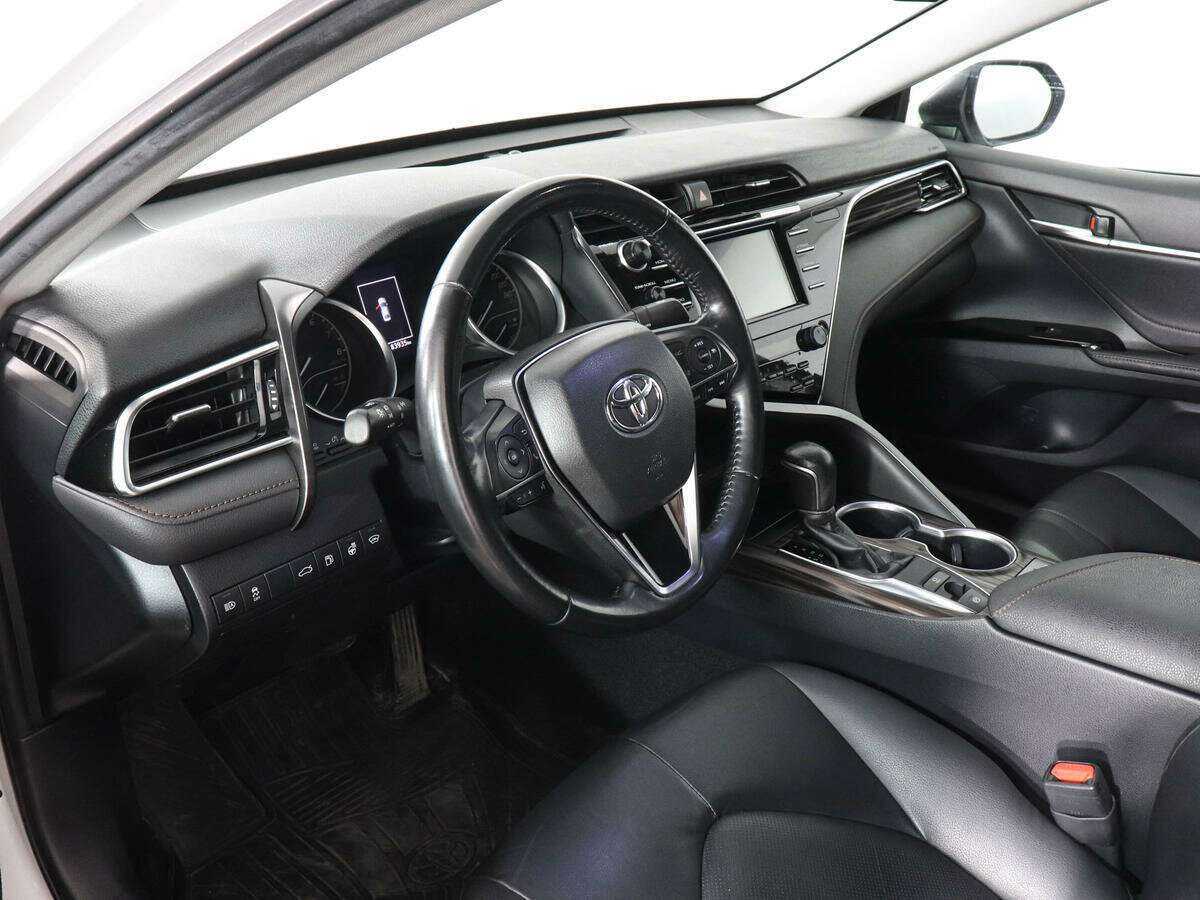 Toyota Camry с пробегом — 2019 год. Фото: #7