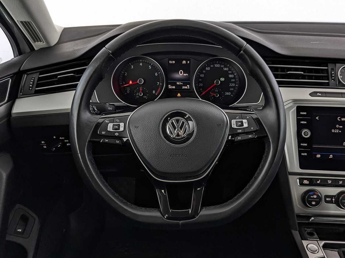 Volkswagen Passat с пробегом — 2019 год. Фото: #21