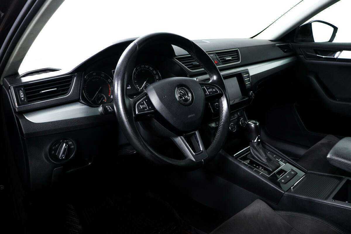 Skoda Superb с пробегом — 2015 год. Фото: #12
