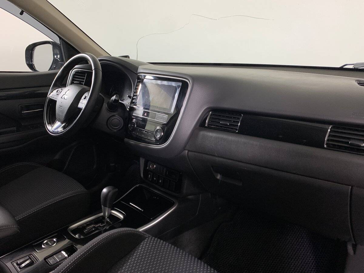Mitsubishi Outlander с пробегом — 2019 год. Фото: #12