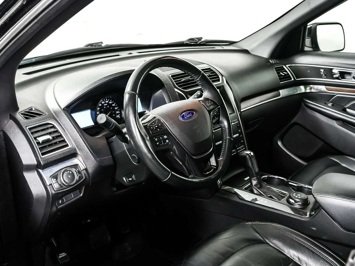 Ford Explorer с пробегом — 2017 год. Фото: #12