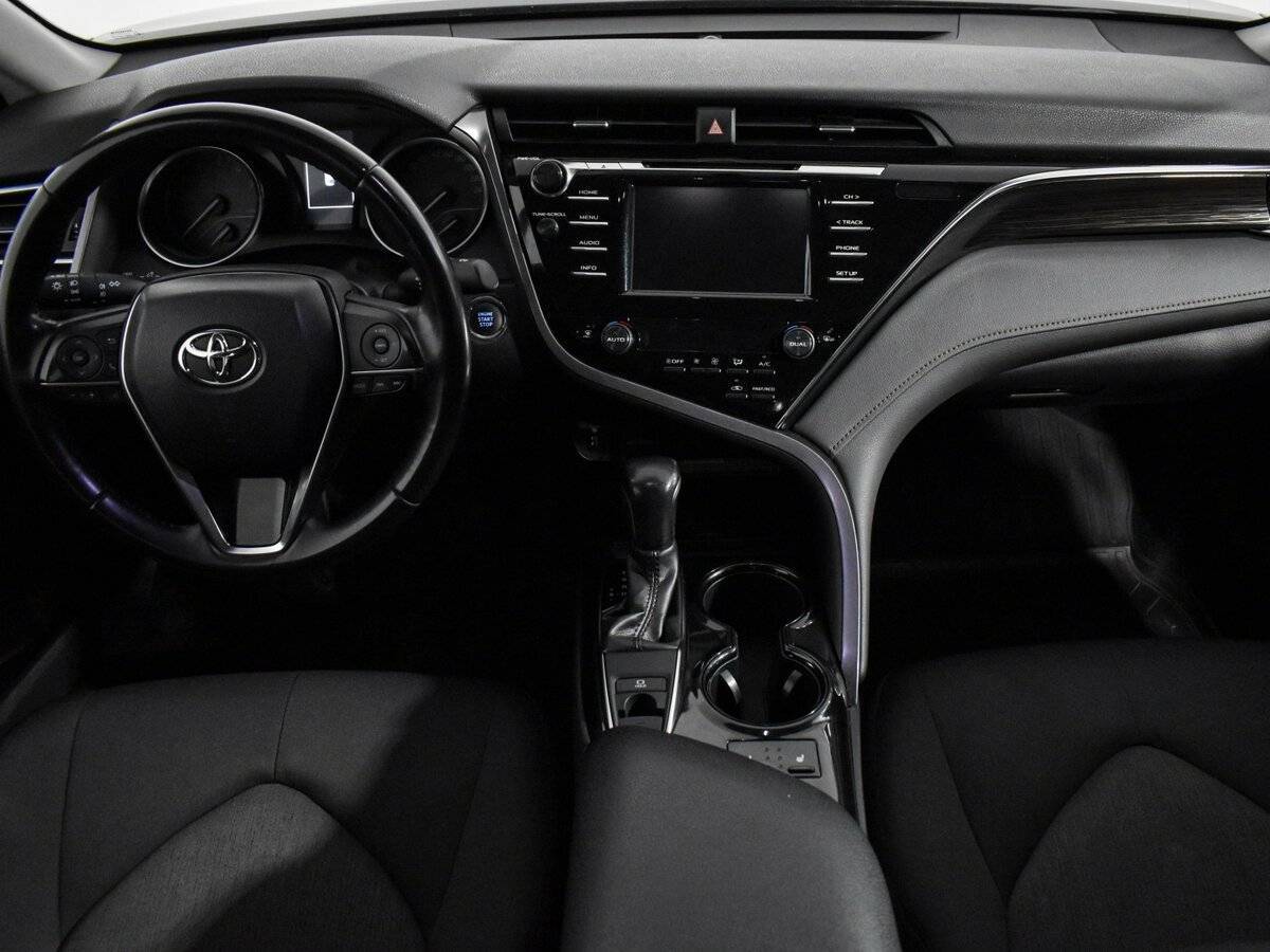 Toyota Camry с пробегом — 2019 год. Фото: #13