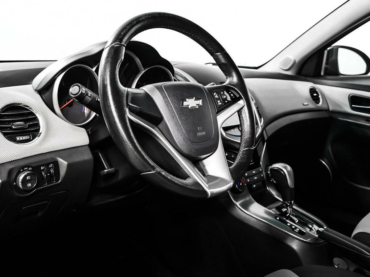 Chevrolet Cruze с пробегом — 2014 год. Фото: #11