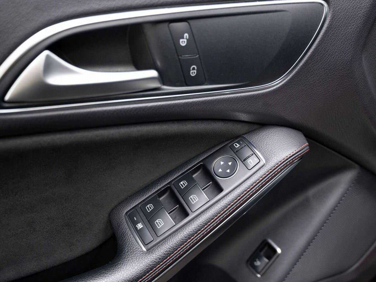 Mercedes-Benz CLA с пробегом — 2013 год. Фото: #16