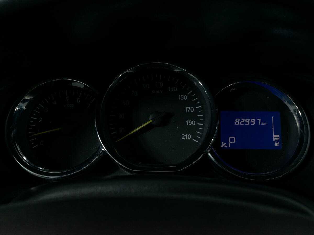 Renault Sandero с пробегом — 2017 год. Фото: #12