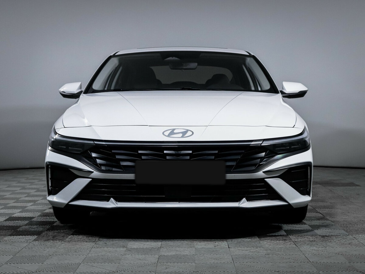 Hyundai Elantra с пробегом — 2024 год. Фото: #1