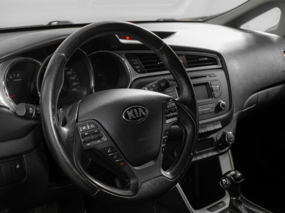 Kia Ceed с пробегом — 2016 год. Фото: #12