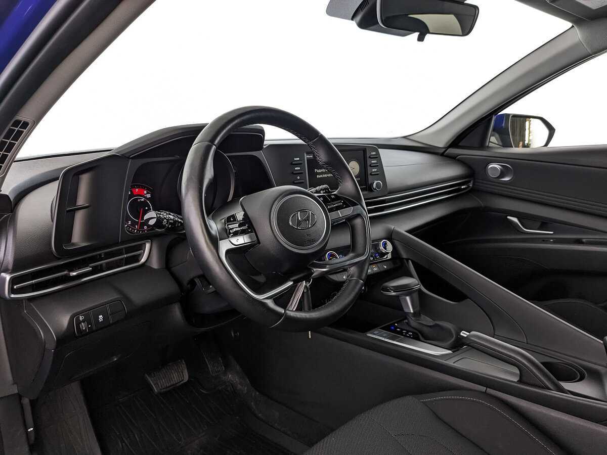 Hyundai Elantra с пробегом — 2021 год. Фото: #10