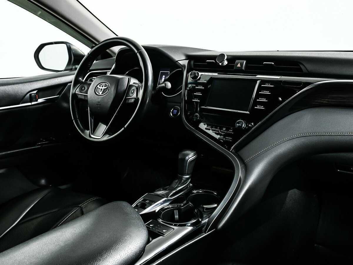 Toyota Camry с пробегом — 2018 год. Фото: #8
