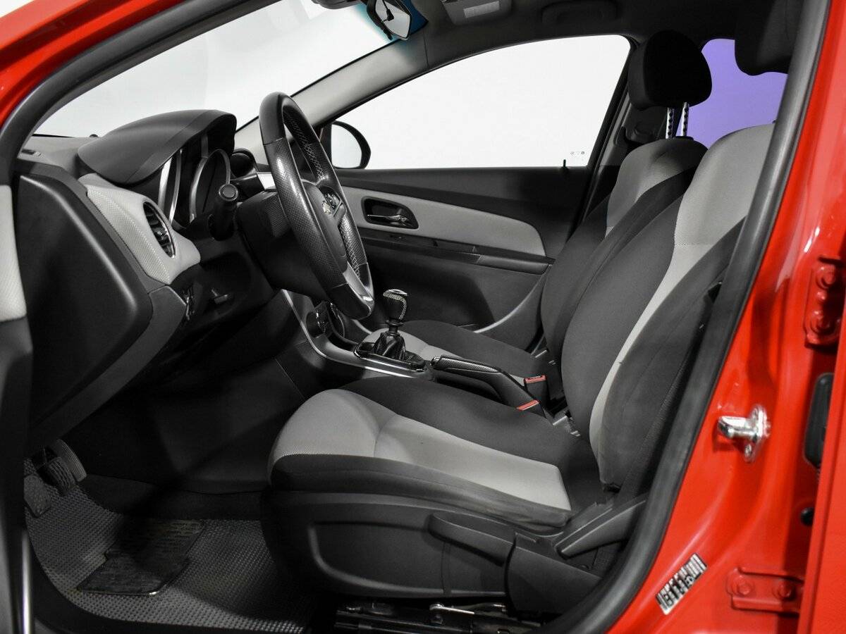 Chevrolet Cruze с пробегом — 2012 год. Фото: #9