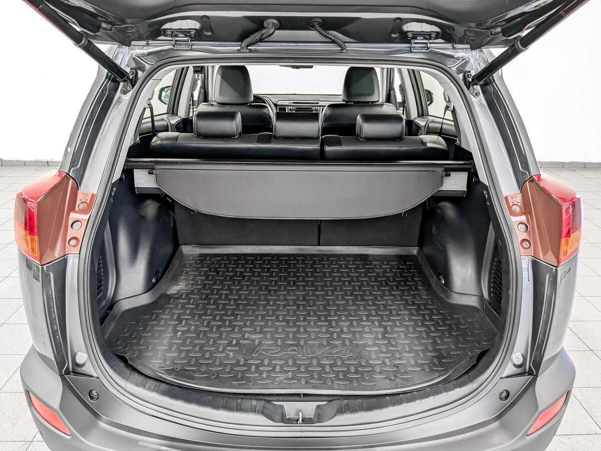 Toyota RAV4 с пробегом — 2014 год. Фото: #9