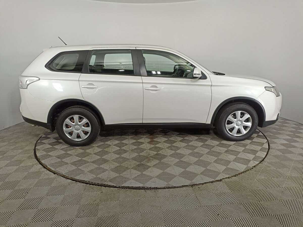 Mitsubishi Outlander с пробегом — 2014 год. Фото: #3