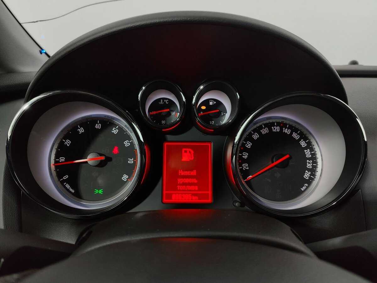 Opel Astra с пробегом — 2014 год. Фото: #15