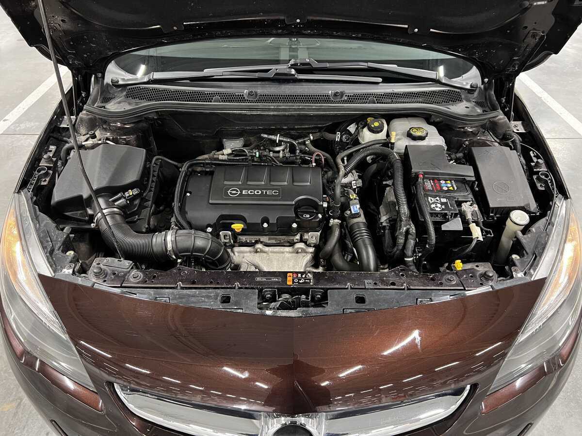 Opel Astra с пробегом — 2013 год. Фото: #8