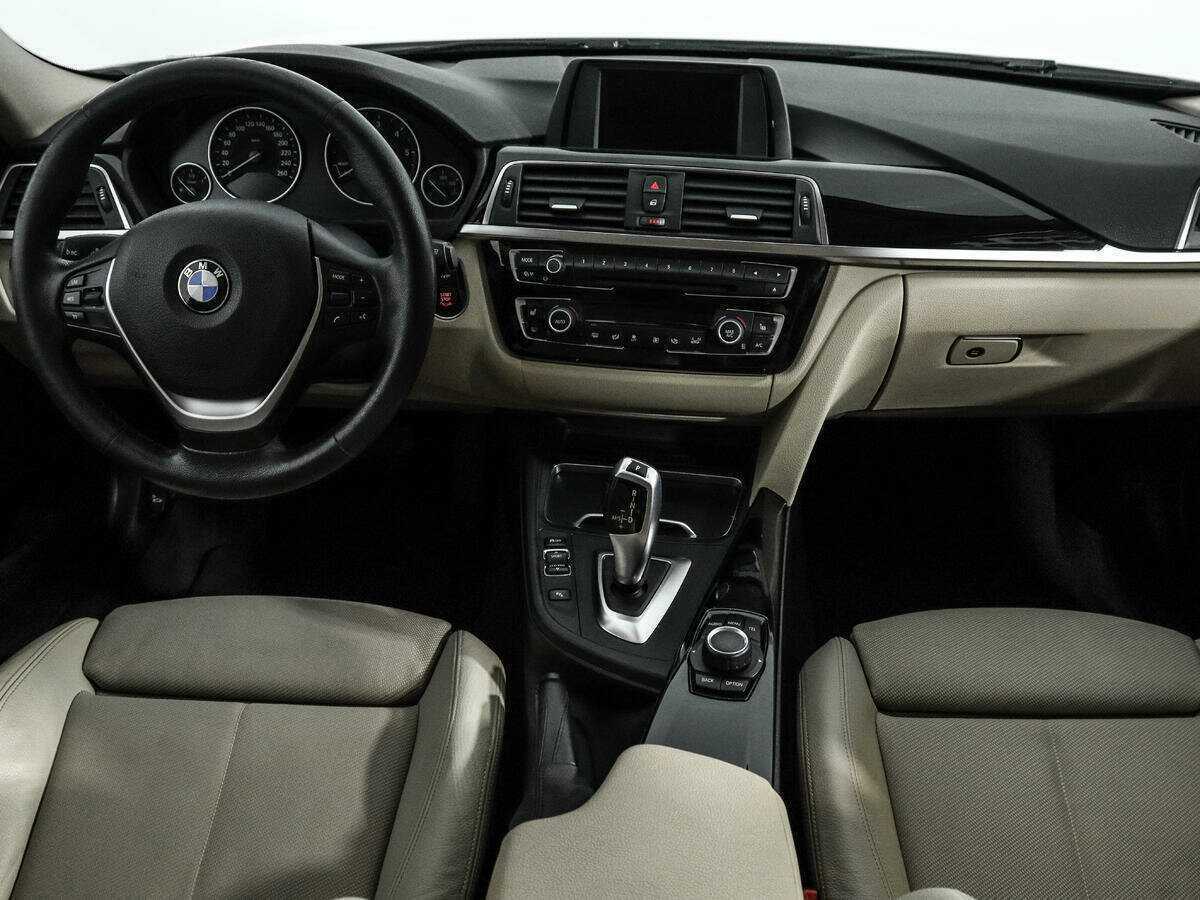 BMW 3 серии с пробегом — 2016 год. Фото: #11