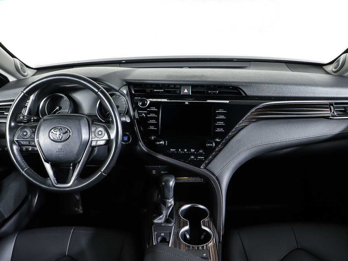 Toyota Camry с пробегом — 2019 год. Фото: #10